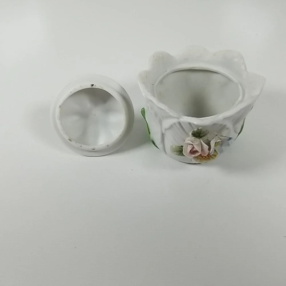 Vintage Flower Shape Trinket Box With 3D Flowers
